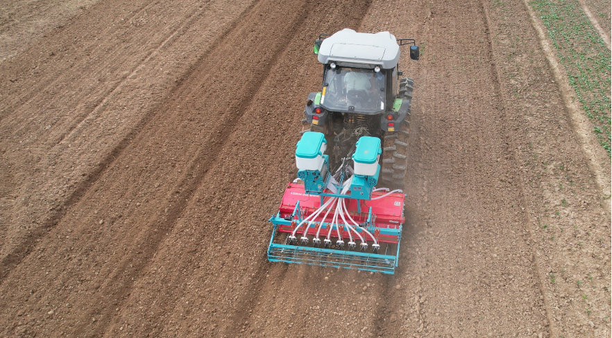 YongXiang air seeder has precision rate rate control for a range of crops and granules herbicide 