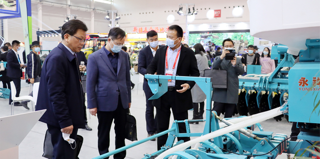 exbihition of new technology pneumatic seeder