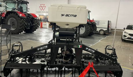 Yongxiang Seed Drill Appeared at The Italian Exhibition.jpg